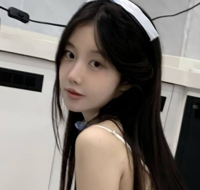 #网红  #校花  #自慰  #反差 抖音40多万粉丝的网红御姐萝莉发给榜一大哥的私密大尺度视频流出身材完美要是能草就爽了完整版在评论区