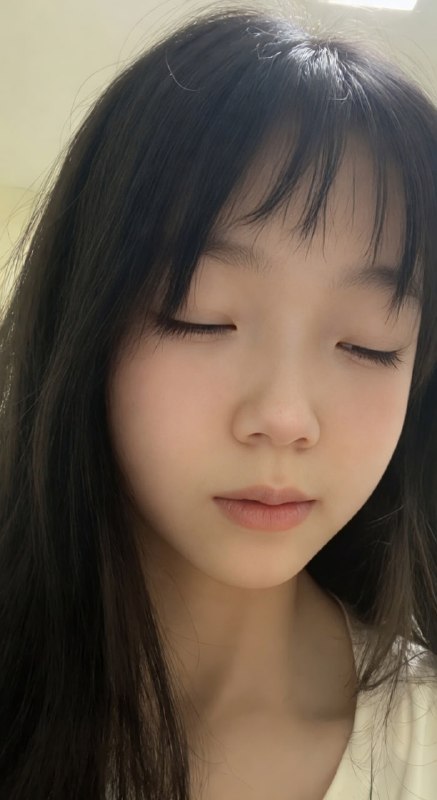 #学生 #少女 #白虎 #自慰 #自拍 #编号139清纯女高被线上男友网调真实自拍自慰合集，背书包的年纪比谁都骚长大了真不得了😂😂 预览放在评论区点击查看即可