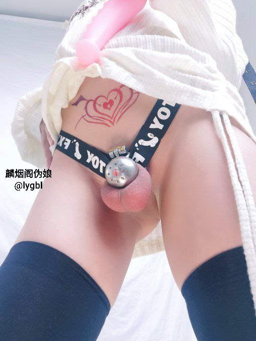 标题：这小茶壶还用上飞机杯了，唧唧小的和阴蒂一样标签：#伪娘男娘 #打飞机 #雌堕 #肛交 #麟烟阁 简评：这小鸡巴快笑死我了，不光是小茶壶，而且还是包皮鸡，就算勃起了也是很小，天生骚0圣体标题：这小茶壶还用上飞机杯了，唧唧小的和阴蒂一样标签：#伪娘男娘 #打飞机 #雌堕 #肛交 #麟烟阁 简评：这小鸡巴快笑死我了，不光是小茶壶，而且还是包皮鸡，就算勃起了也是很小，天生骚0圣体