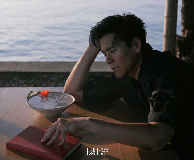 #镇长自拍害，既然你们那么想看，就发镇长最丑的一张吧，真是拿你们没办法😅😅😅