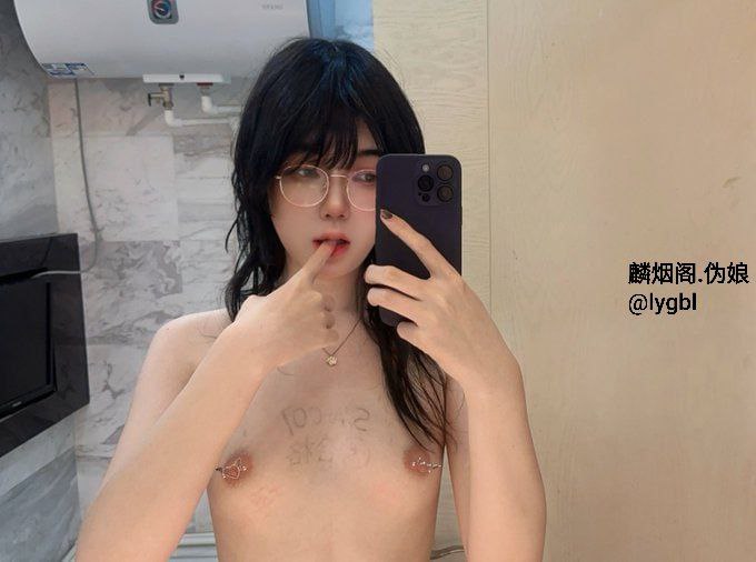 标题：完完全全的变成主人胯下的玩物了啊标签：#伪娘男娘 #肉便器 #反差 #雌堕 #麟烟阁简评：看起来就是雌堕完全体，长的就是很缺男人爱的样子，这种的给一顿操就老实了，就是因为屁穴没东西了而已标题：完完全全的变成主人胯下的玩物了啊标签：#伪娘男娘 #肉便器 #反差 #雌堕 #麟烟阁简评：看起来就是雌堕完全体，长的就是很缺男人爱的样子，这种的给一顿操就老实了，就是因为屁穴没东西了而已