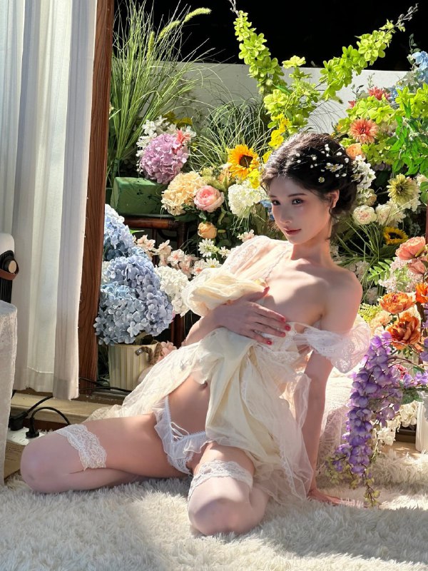 橙子汪酱 的汉服作品涂身体乳的摄影师，咱们这个真的有必要涂嘛，还是你自己的需求啊一键脱衣/换脸 